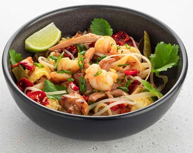 Пад Тай с креветками и курицей
