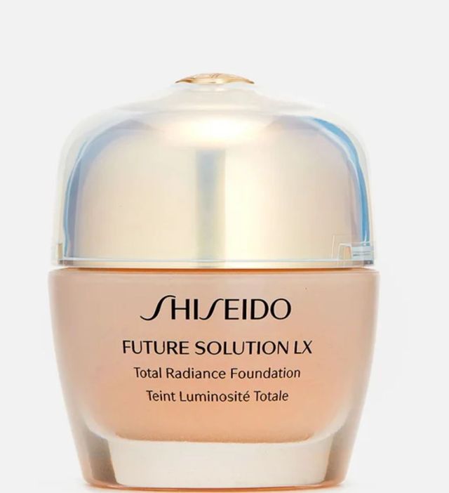 Тональное средство с эффектом сияния Shiseido Future Solution Lx Total Radiance Foundation