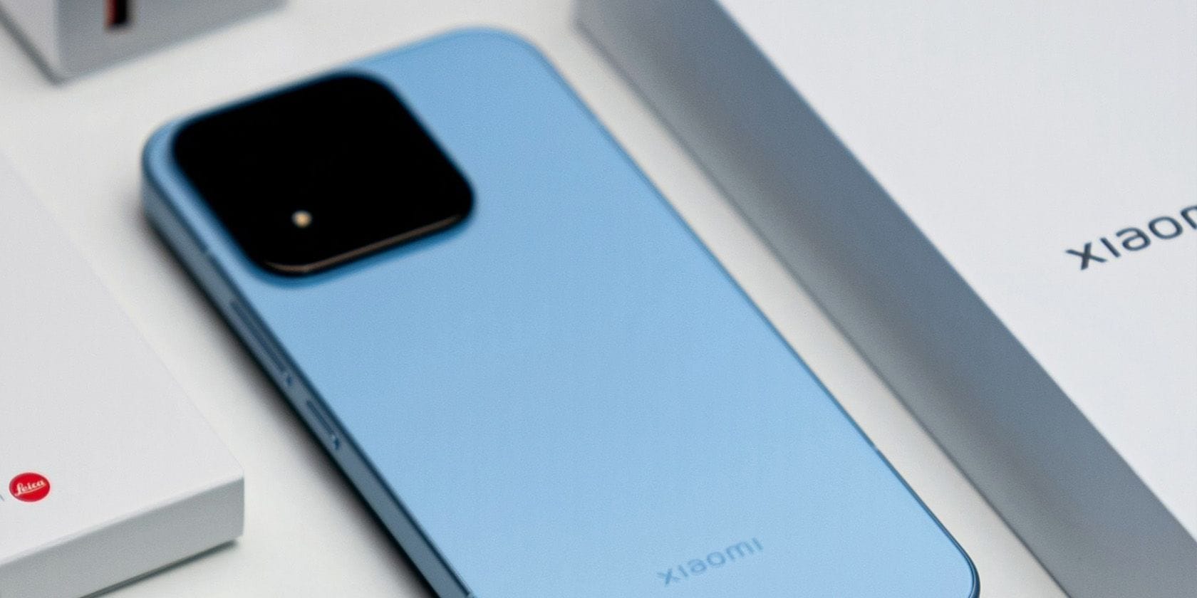 Флагманский телефон Xiaomi 17 Max с установленной прошивкой HyperOS