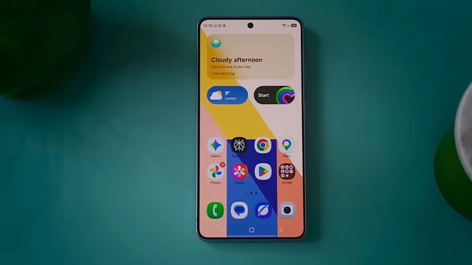 Смартфон Samsung Galaxy S26 с интерфейсом One UI 9