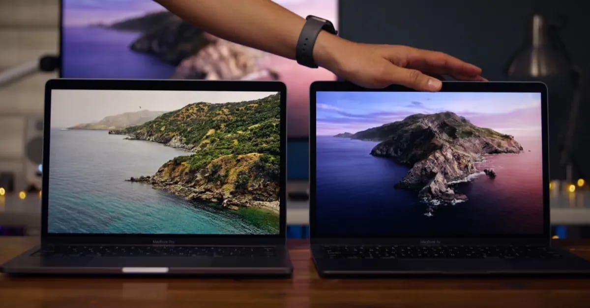Логотип macOS на экране ноутбука Mac